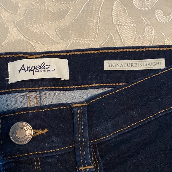 🌴🌴 Angels signature straight stretch jeans - Picture 2 of 3